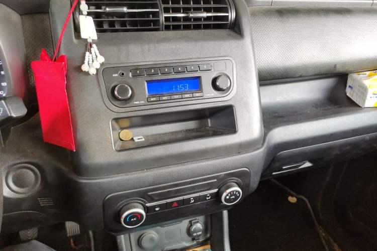 Used CHANGAN OSHAN X70A 2019 1.5L Manual Basic Version China VI Standard Audio And AC Panel
