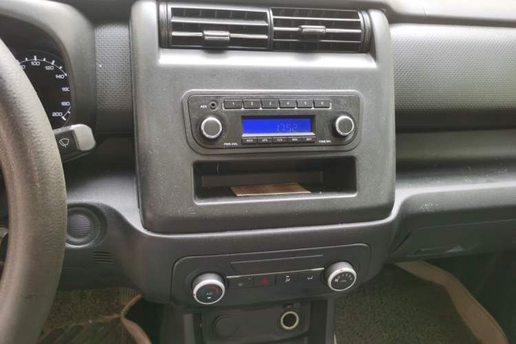 Used CHANGAN OSHAN X70A 2019 1.5L Manual Basic Version China VI Standard Audio And AC Panel
