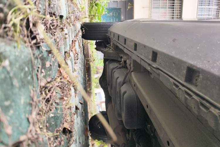 Used CHANGAN OSHAN X70A 2019 1.5L Manual Basic Version China VI Standard Chassis Front Right