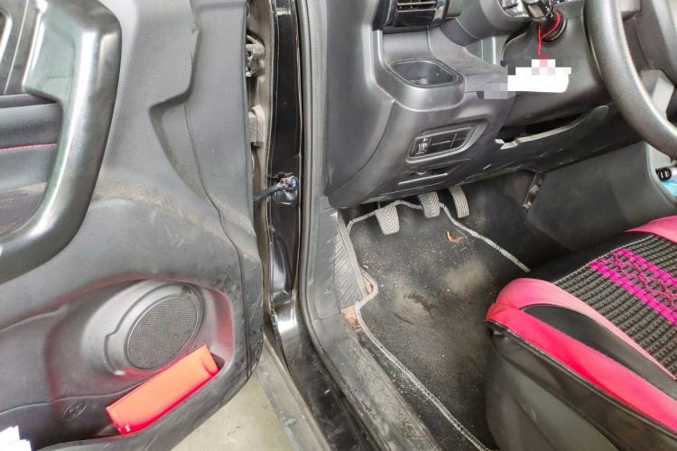 Used CHANGAN OSHAN X70A 2019 1.5L Manual Basic Version China VI Standard Driver Seat