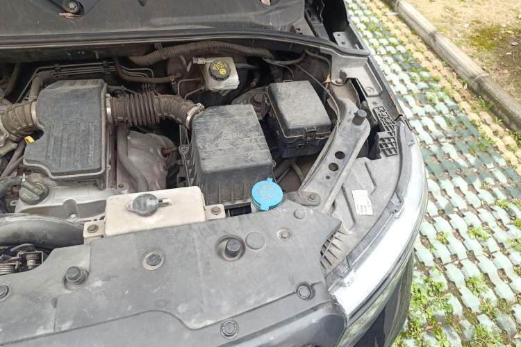 Used CHANGAN OSHAN X70A 2019 1.5L Manual Basic Version China VI Standard Engine Bay Left