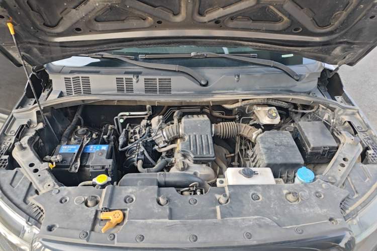 Used CHANGAN OSHAN X70A 2019 1.5L Manual Basic Version China VI Standard Engine Bay