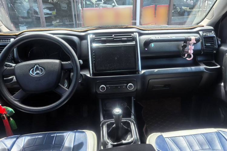 Used CHANGAN OSHAN X70A 2019 1.5L Manual Classic Model China VI Standard Interior 1