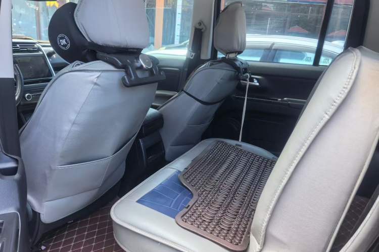 Used CHANGAN OSHAN X70A 2019 1.5L Manual Classic Model China VI Standard Interior 3