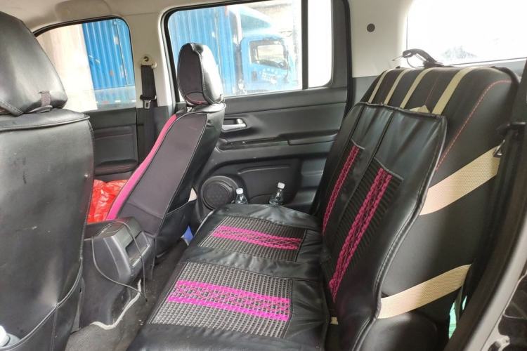 Used CHANGAN OSHAN X70A 2019 1.5L Manual Basic Version China VI Standard Interior 4