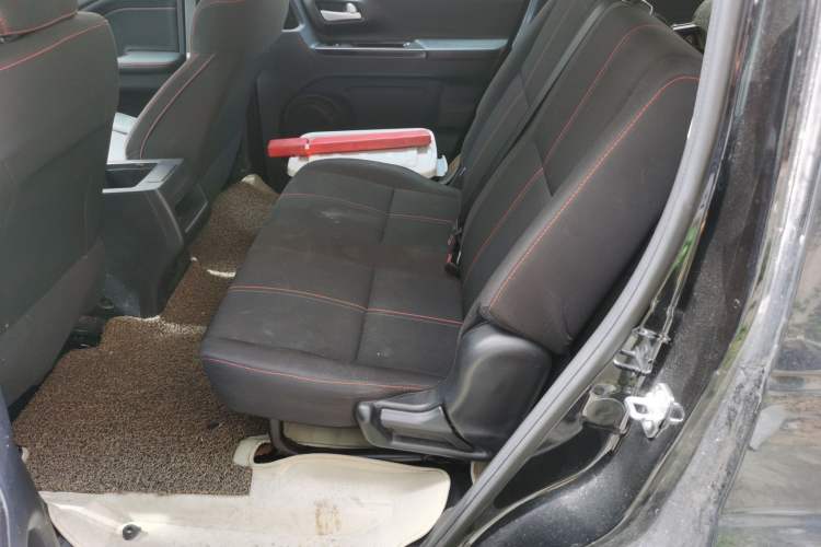 Used CHANGAN OSHAN X70A 2019 1.5L Manual Basic Version China VI Standard Left Rear Seat