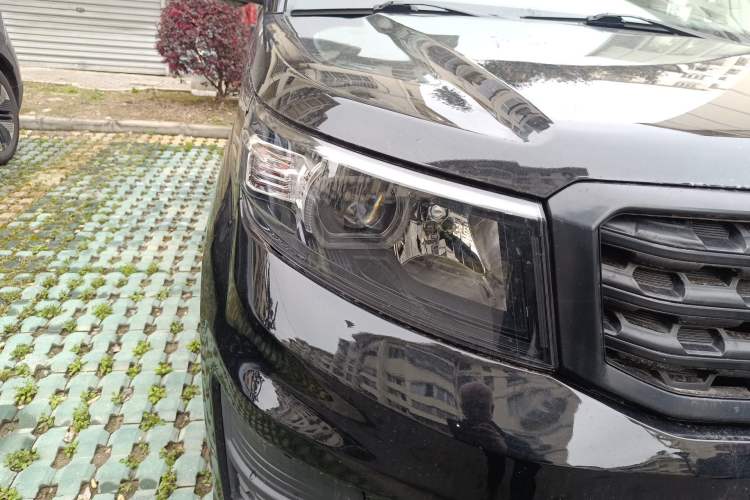 Used CHANGAN OSHAN X70A 2019 1.5L Manual Basic Version China VI Standard Right Front Headlight