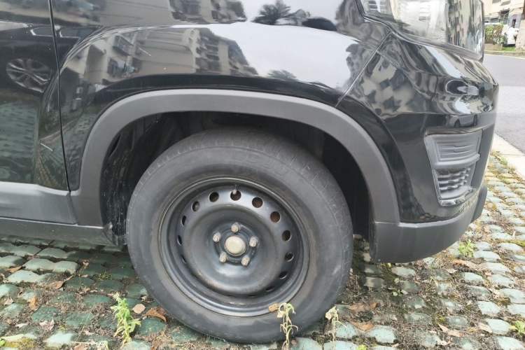 Used CHANGAN OSHAN X70A 2019 1.5L Manual Basic Version China VI Standard Right Front Wheel Hub