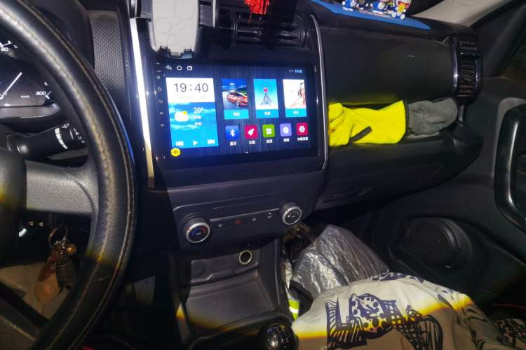 Used CHANGAN OSHAN X70A 2019 1.5L Manual Basic Version China VI Standard Audio And AC Panel