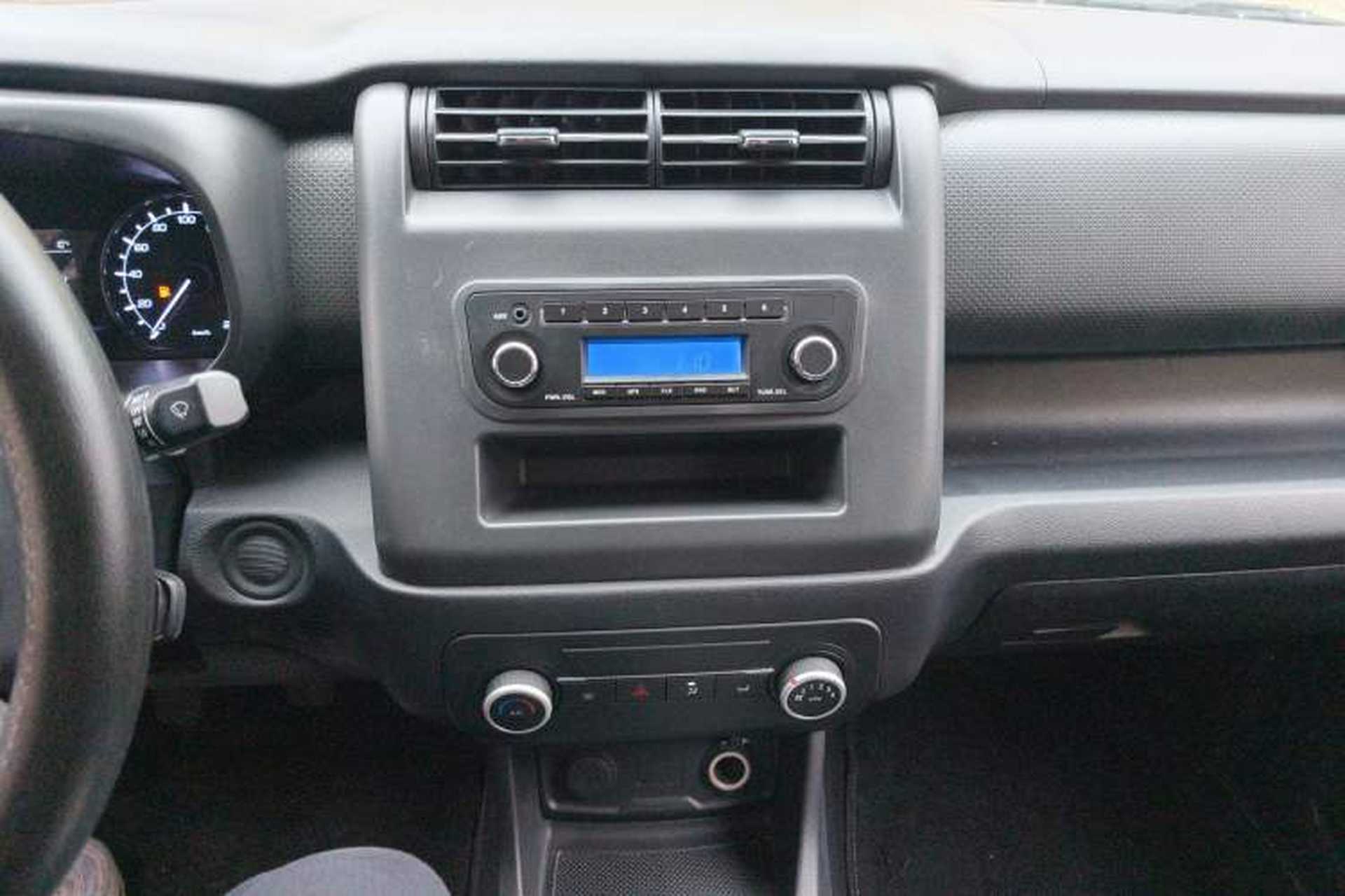 Used CHANGAN OSHAN X70A 2019 1.5L Manual Basic Version China VI Standard Audio And AC Panel
