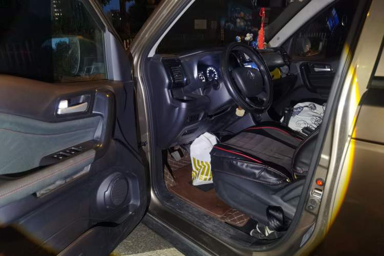 Used CHANGAN OSHAN X70A 2019 1.5L Manual Basic Version China VI Standard Driver Seat