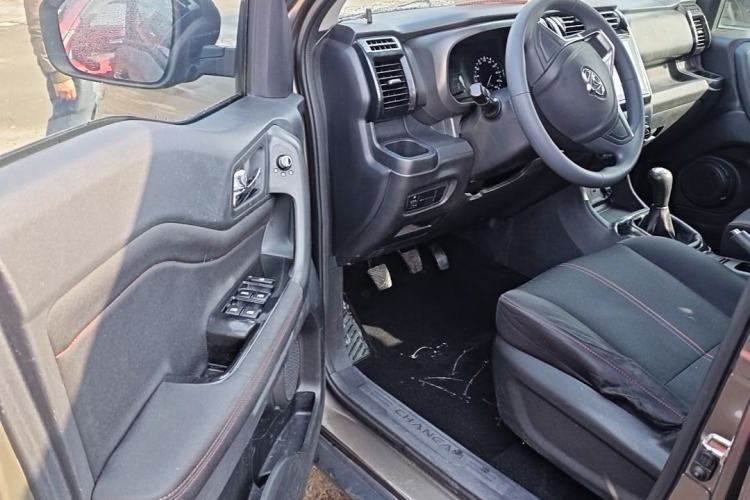 Used CHANGAN OSHAN X70A 2019 1.5L Manual Comfort Model China VI Standard Interior 1