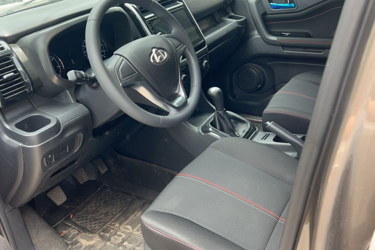 Used CHANGAN OSHAN X70A 2019 1.5L Manual Standard Version China VI Interior 2