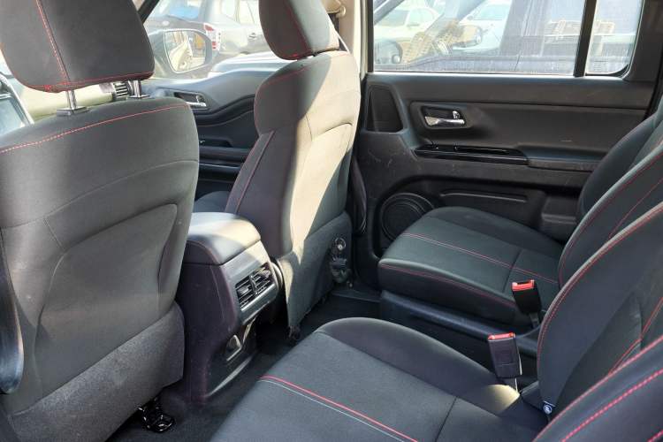 Used CHANGAN OSHAN X70A 2019 1.5L Manual Comfort Model China VI Standard Interior 2