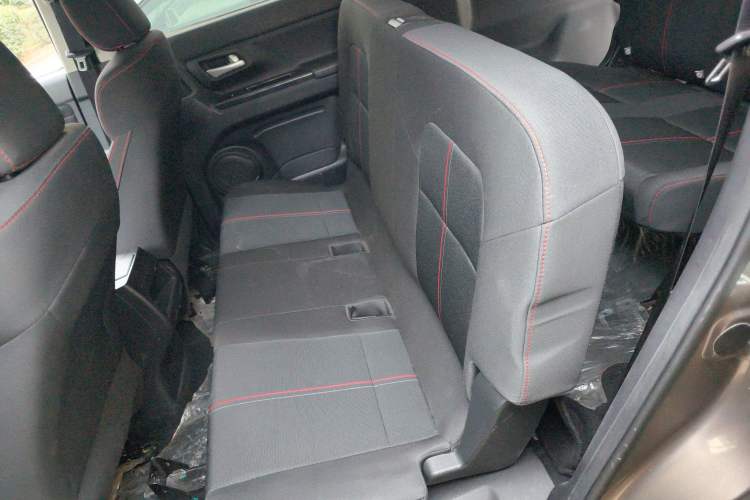 Used CHANGAN OSHAN X70A 2019 1.5L Manual Basic Version China VI Standard Interior 4