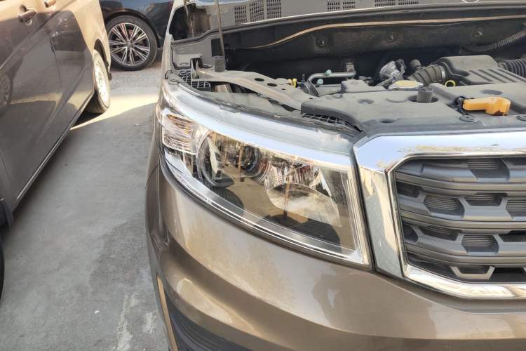 Used CHANGAN OSHAN X70A 2019 1.5L Manual Standard Version China VI Right Front Headlight