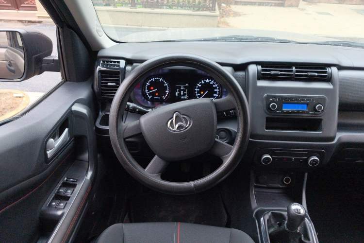 Used CHANGAN OSHAN X70A 2019 1.5L Manual Basic Version China VI Standard Steering Wheel