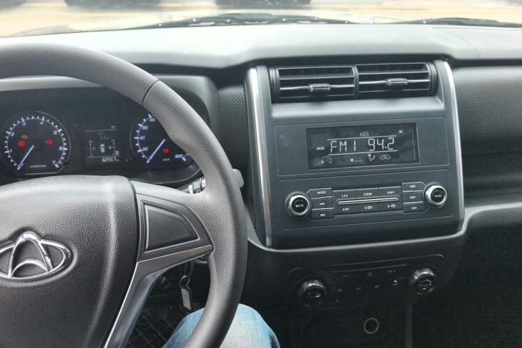 Used CHANGAN OSHAN X70A 2019 1.5L Manual Comfort Model China VI Standard Center Console