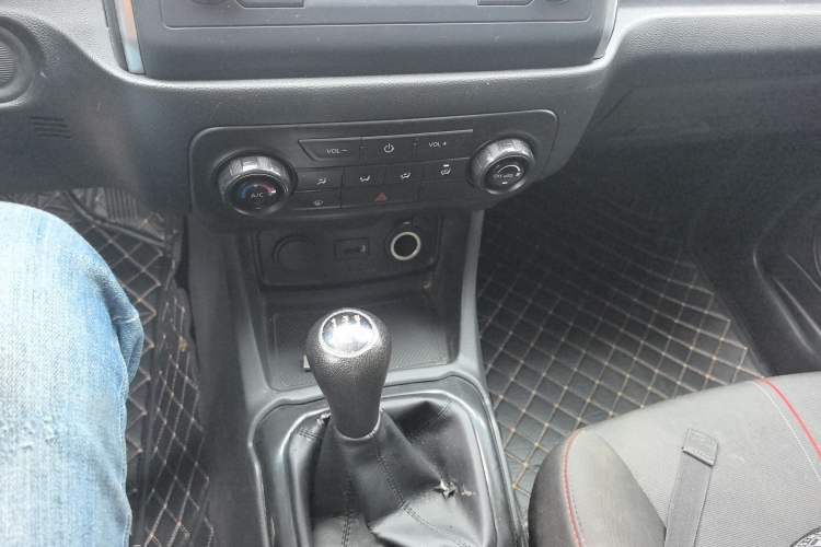 Used CHANGAN OSHAN X70A 2019 1.5L Manual Comfort Model China VI Standard Gear Lever