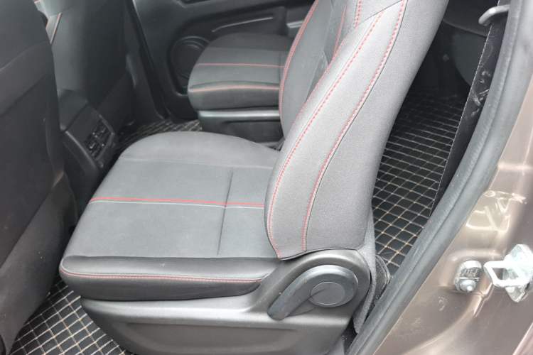 Used CHANGAN OSHAN X70A 2019 1.5L Manual Comfort Model China VI Standard Left Rear Seat