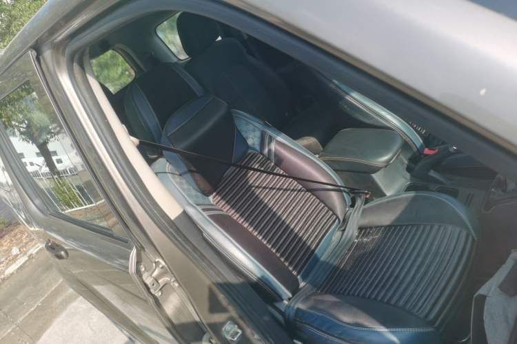 Used CHANGAN OSHAN X70A 2019 1.5L Manual Standard Version China VI Right Front Seat