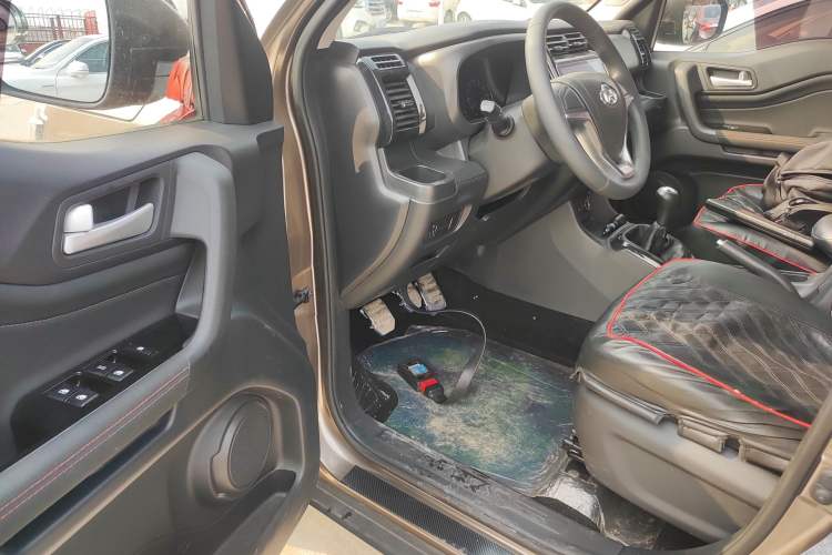 Used CHANGAN OSHAN X70A 2019 1.5L Manual Standard Version China VI Driver Seat