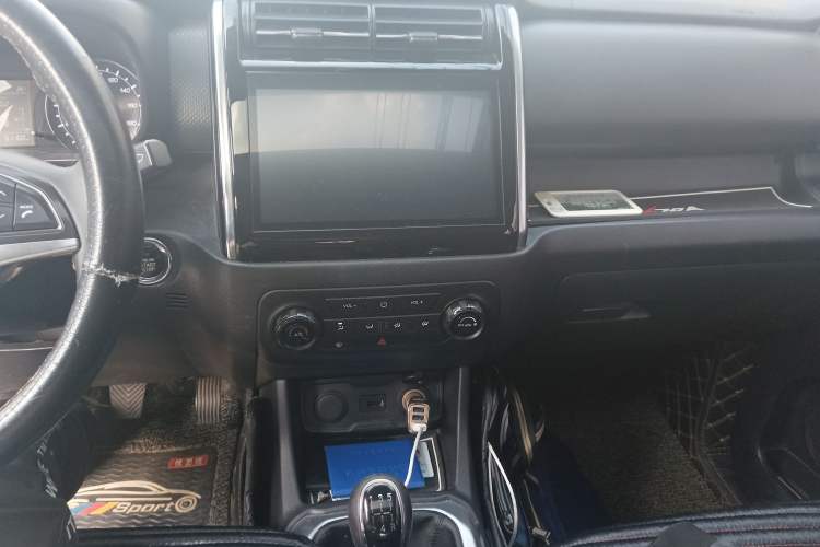 Used CHANGAN OSHAN X70A 2019 1.5L Manual Luxury Model China VI Standard Audio And AC Panel
