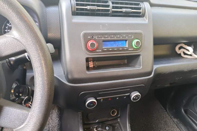 Used CHANGAN OSHAN X70A 2019 1.5L Manual Basic Version China VI Standard Audio And AC Panel