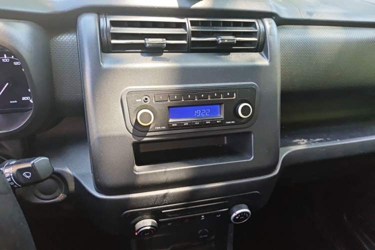 Used CHANGAN OSHAN X70A 2019 1.5L Manual Basic Version China VI Standard Audio And AC Panel