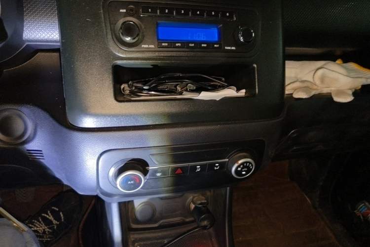 Used CHANGAN OSHAN X70A 2019 1.5L Manual Basic Version China VI Standard Audio And AC Panel