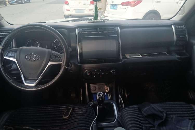 Used CHANGAN OSHAN X70A 2019 1.5L Manual Luxury Model China VI Standard Center Console