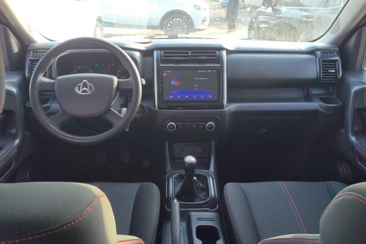 Used CHANGAN OSHAN X70A 2019 1.5L Manual Basic Version China VI Standard Center Console
