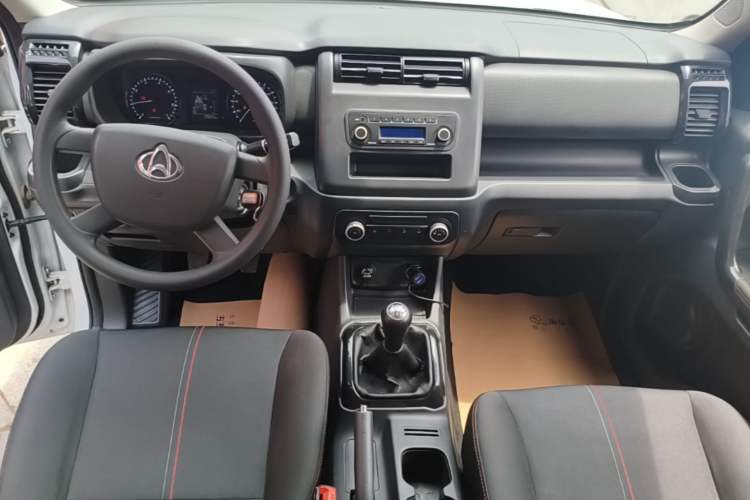 Used CHANGAN OSHAN X70A 2019 1.5L Manual Basic Version China VI Standard Center Console