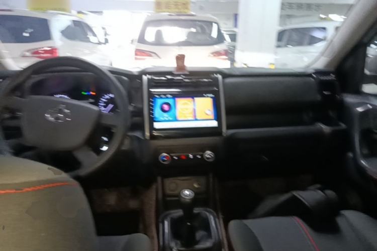 Used CHANGAN OSHAN X70A 2019 1.5L Manual Basic Version China VI Standard Center Console