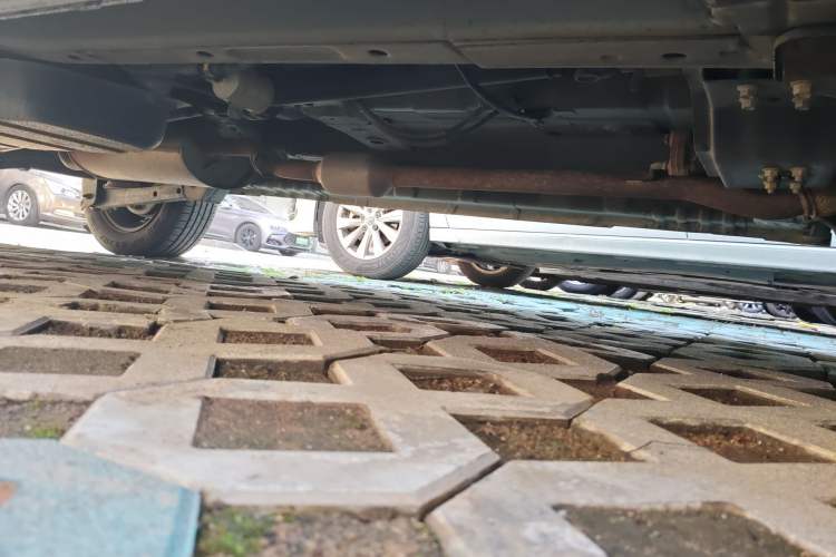 Used CHANGAN OSHAN X70A 2019 1.5L Manual Basic Version China VI Standard Chassis Front Right