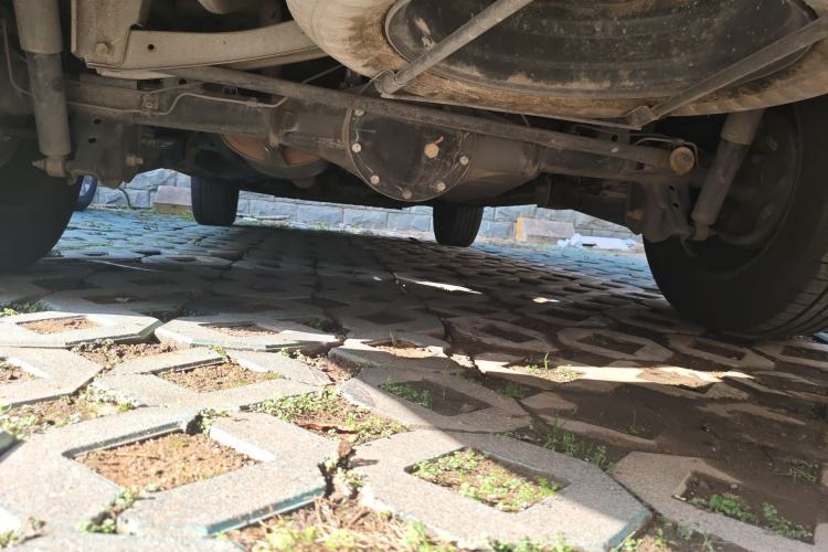 Used CHANGAN OSHAN X70A 2019 1.5L Manual Basic Version China VI Standard Chassis Rear