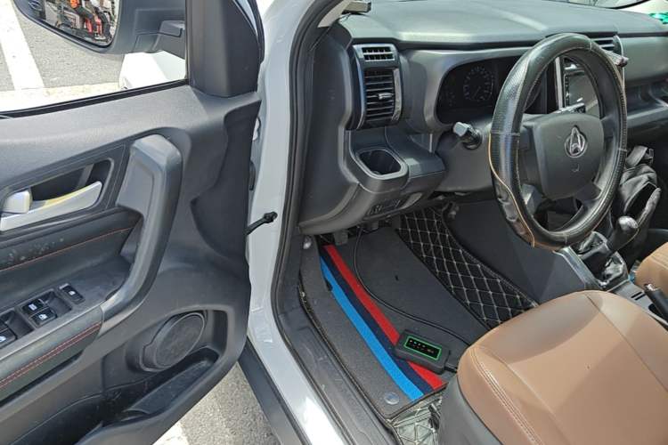 Used CHANGAN OSHAN X70A 2019 1.5L Manual Basic Version China VI Standard Driver Seat