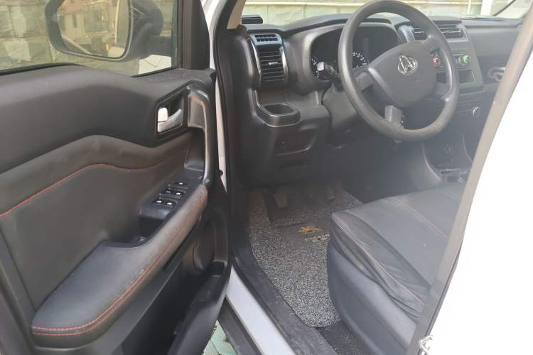 Used CHANGAN OSHAN X70A 2019 1.5L Manual Basic Version China VI Standard Driver Seat