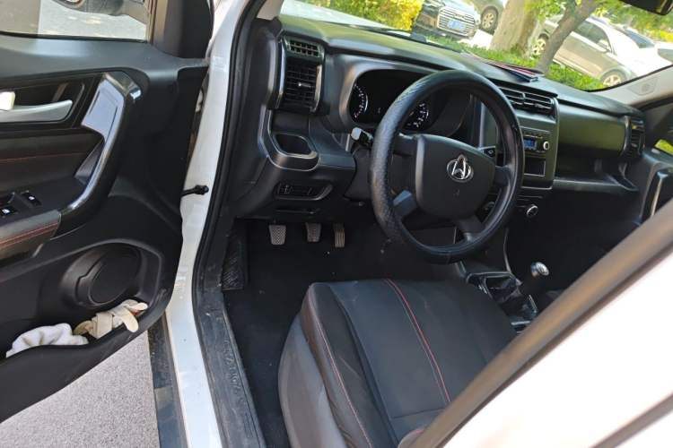 Used CHANGAN OSHAN X70A 2019 1.5L Manual Basic Version China VI Standard Driver Seat
