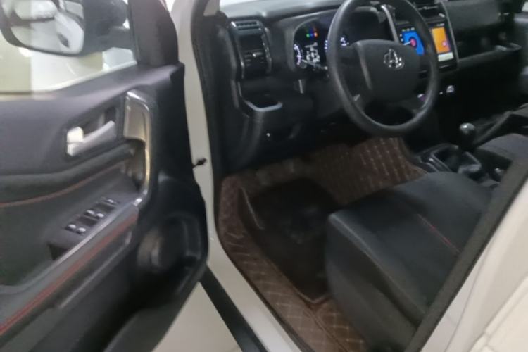 Used CHANGAN OSHAN X70A 2019 1.5L Manual Basic Version China VI Standard Driver Seat