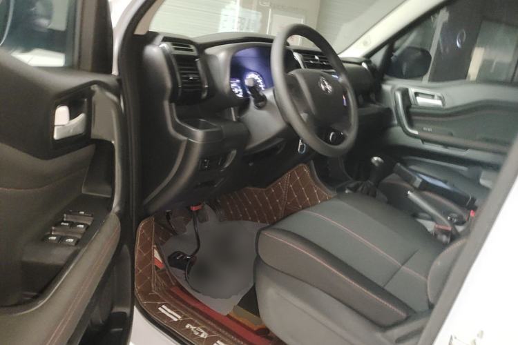 Used CHANGAN OSHAN X70A 2019 1.5L Manual Basic Version China VI Standard Driver Seat