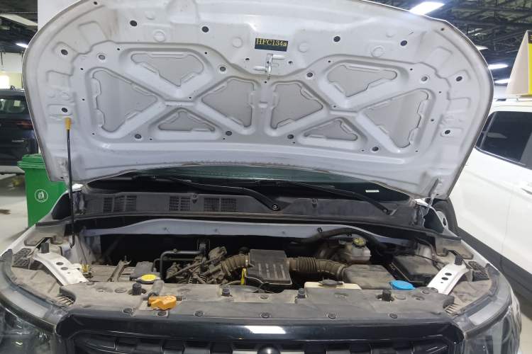 Used CHANGAN OSHAN X70A 2019 1.5L Manual Basic Version China VI Standard Engine Bay