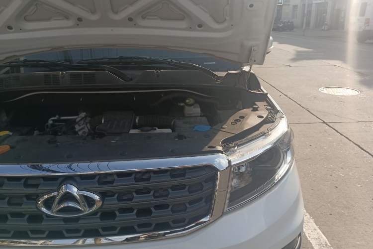 Used CHANGAN OSHAN X70A 2019 1.5L Manual Luxury Model China VI Standard Engine Bay Left