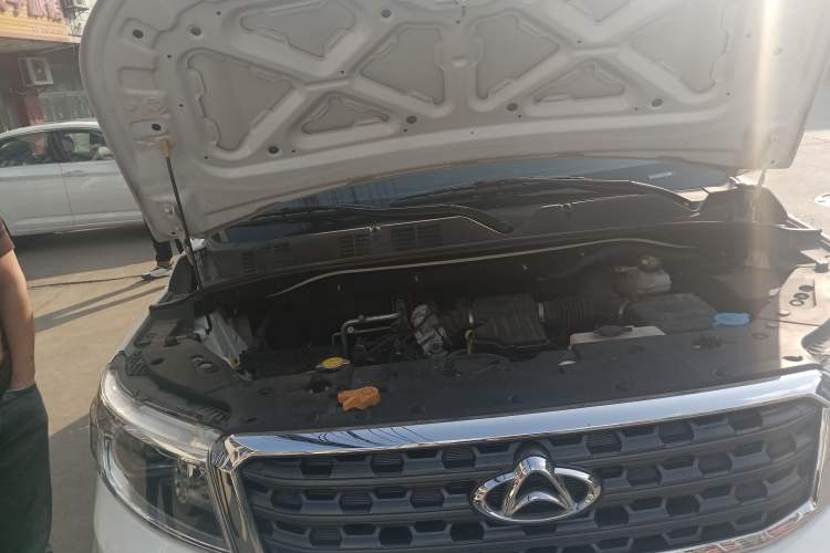 Used CHANGAN OSHAN X70A 2019 1.5L Manual Luxury Model China VI Standard Engine Bay Right