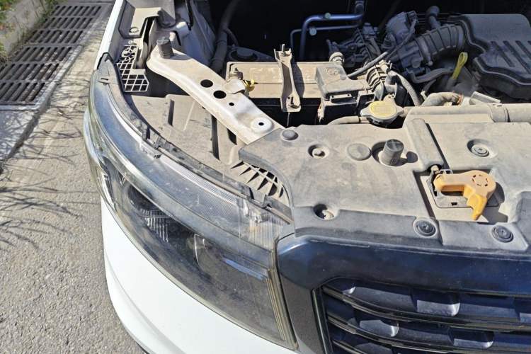 Used CHANGAN OSHAN X70A 2019 1.5L Manual Basic Version China VI Standard Engine Bay Right