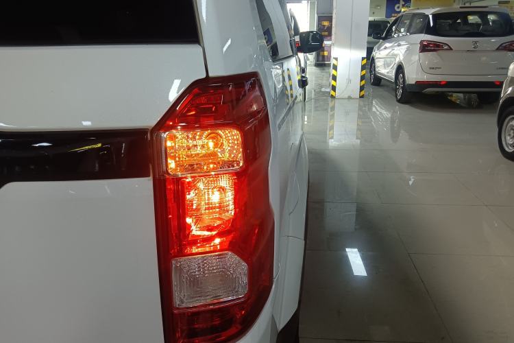Used CHANGAN OSHAN X70A 2019 1.5L Manual Basic Version China VI Standard Exterior 3