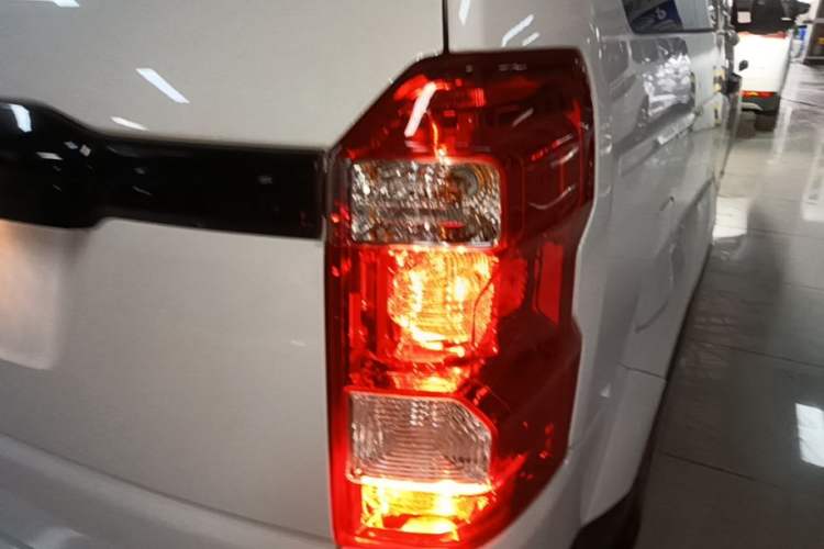 Used CHANGAN OSHAN X70A 2019 1.5L Manual Basic Version China VI Standard Exterior 3