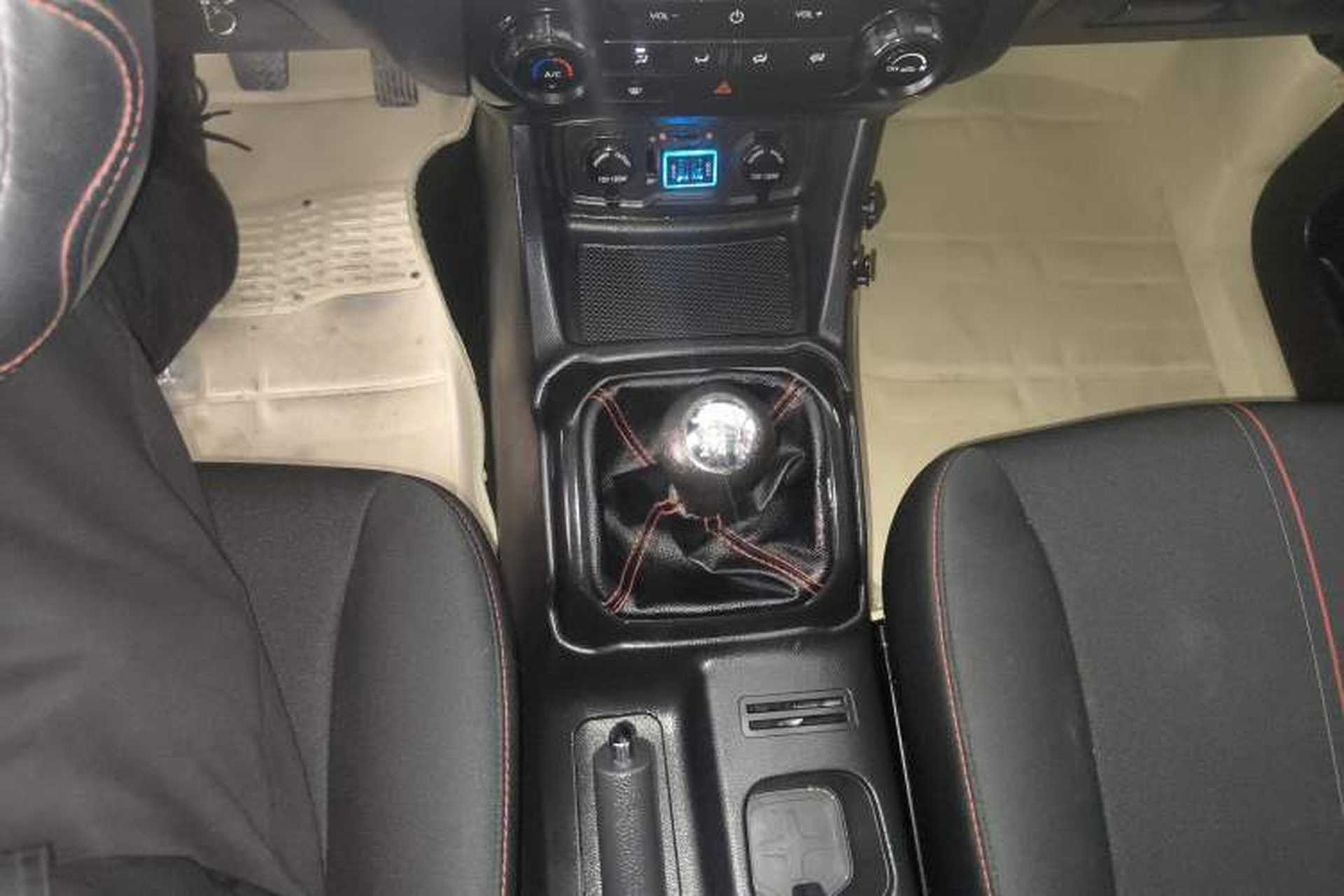 Used CHANGAN OSHAN X70A 2019 1.5L Manual Comfort Model China VI Standard Gear Lever