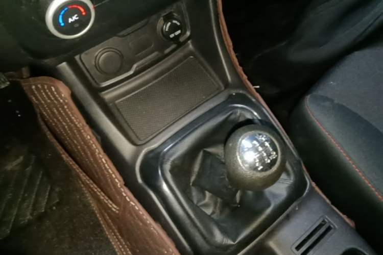 Used CHANGAN OSHAN X70A 2019 1.5L Manual Basic Version China VI Standard Gear Lever