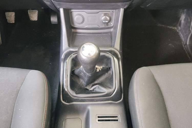 Used CHANGAN OSHAN X70A 2019 1.5L Manual Basic Version China VI Standard Gear Lever